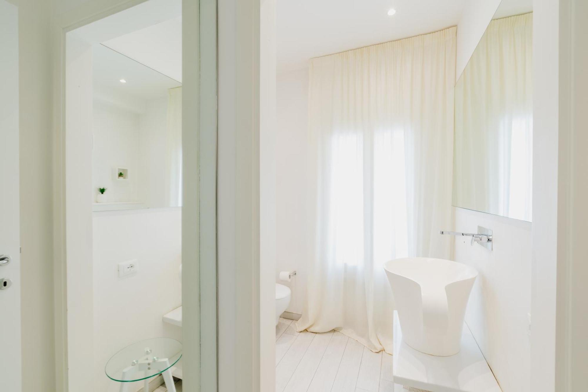 51 White Forte dei Marmi