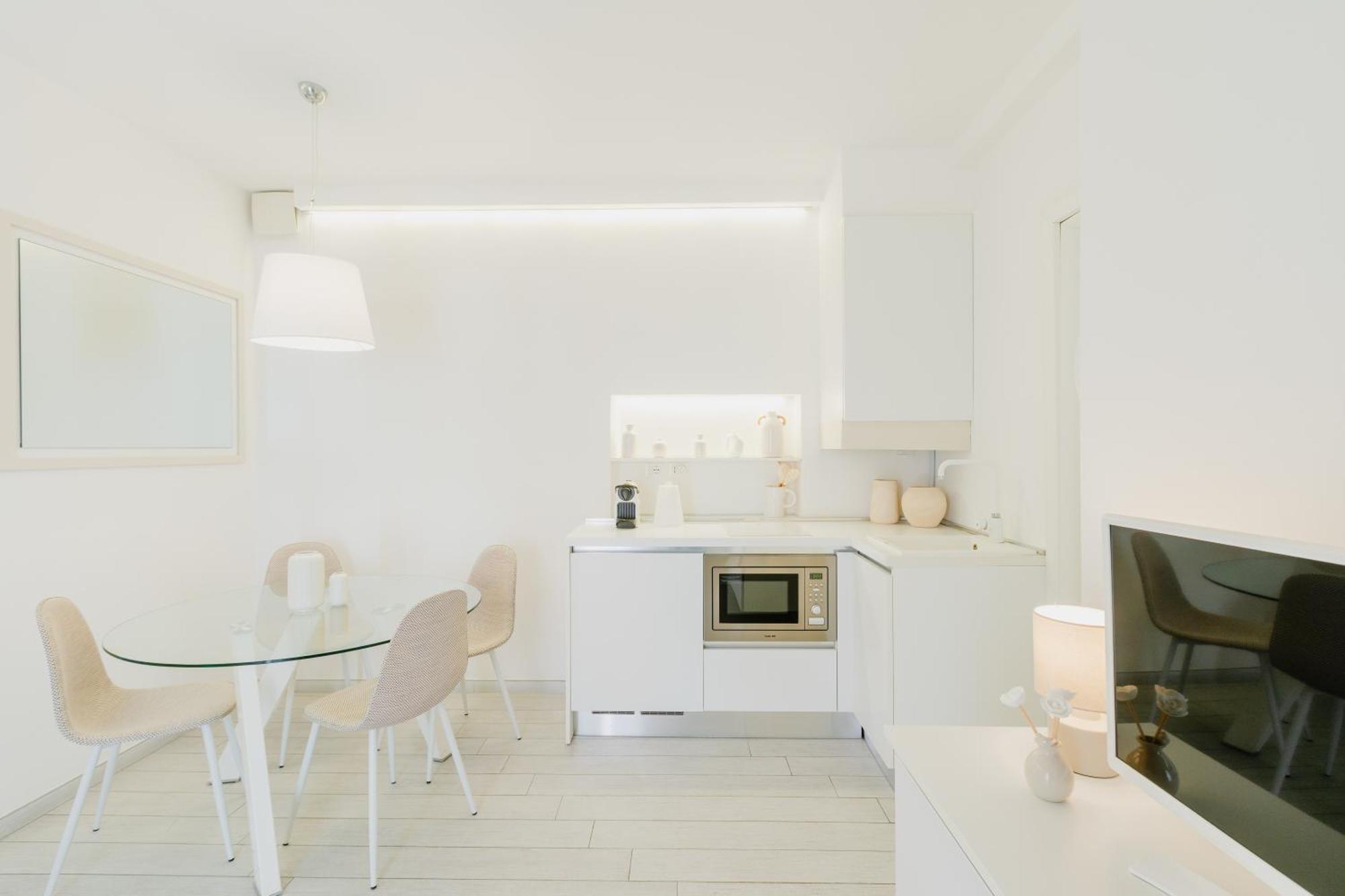51 White Forte dei Marmi