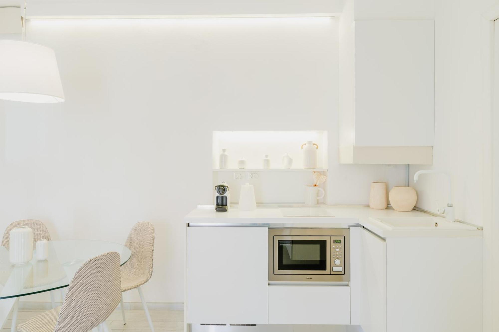 51 White Apartment *