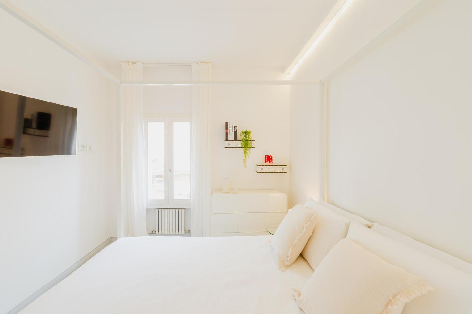 51 White Apartment *