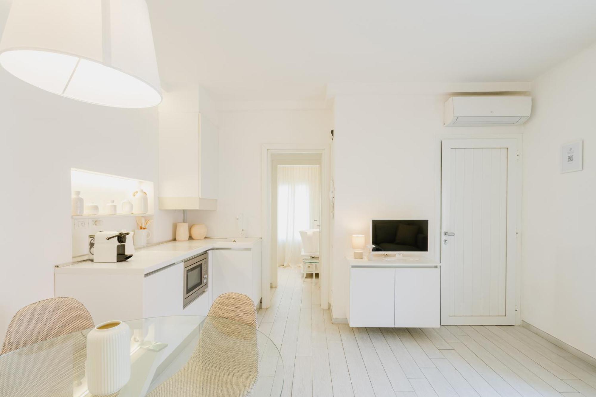 51 White * Forte dei Marmi