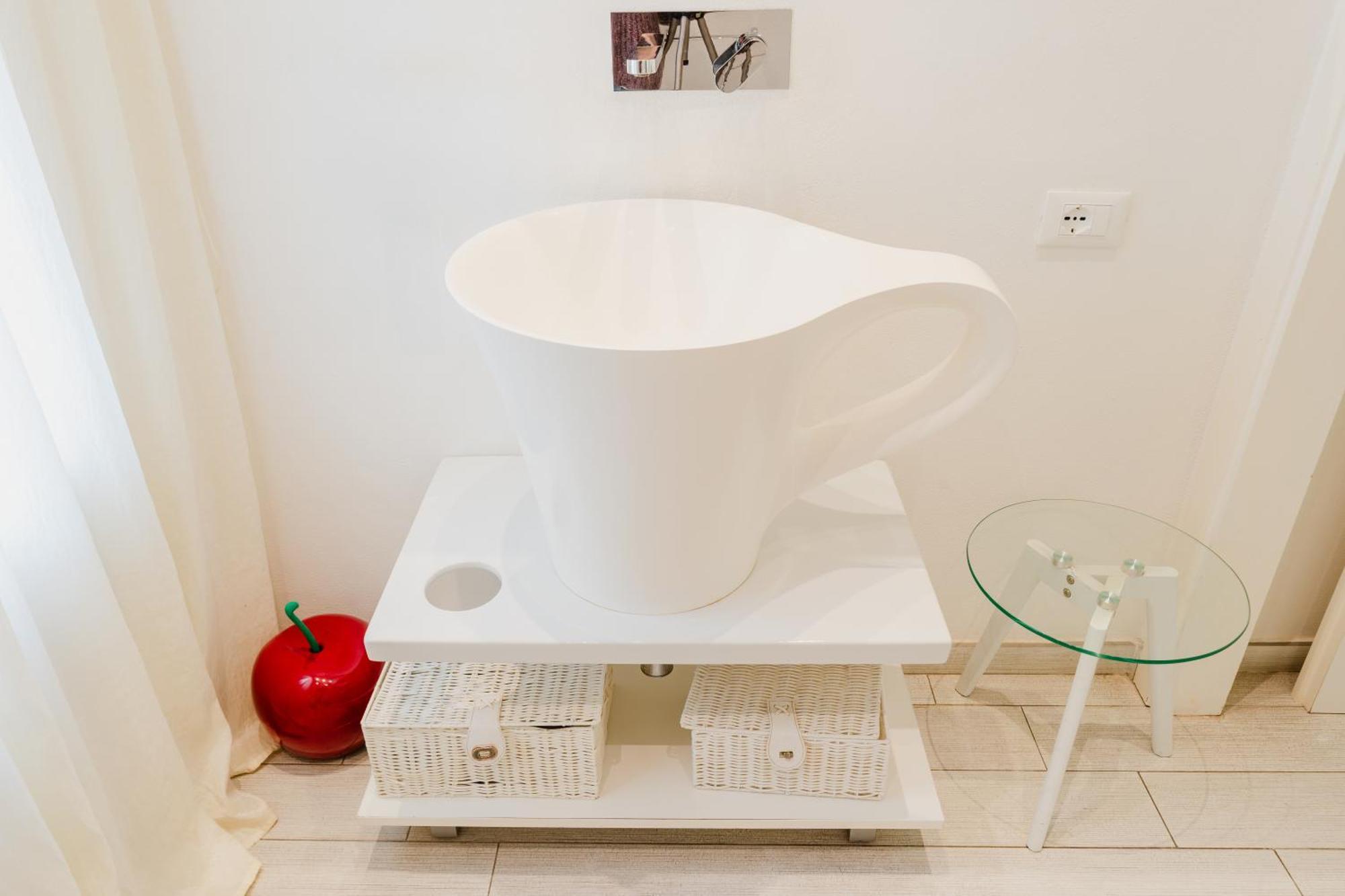 51 White Apartment *