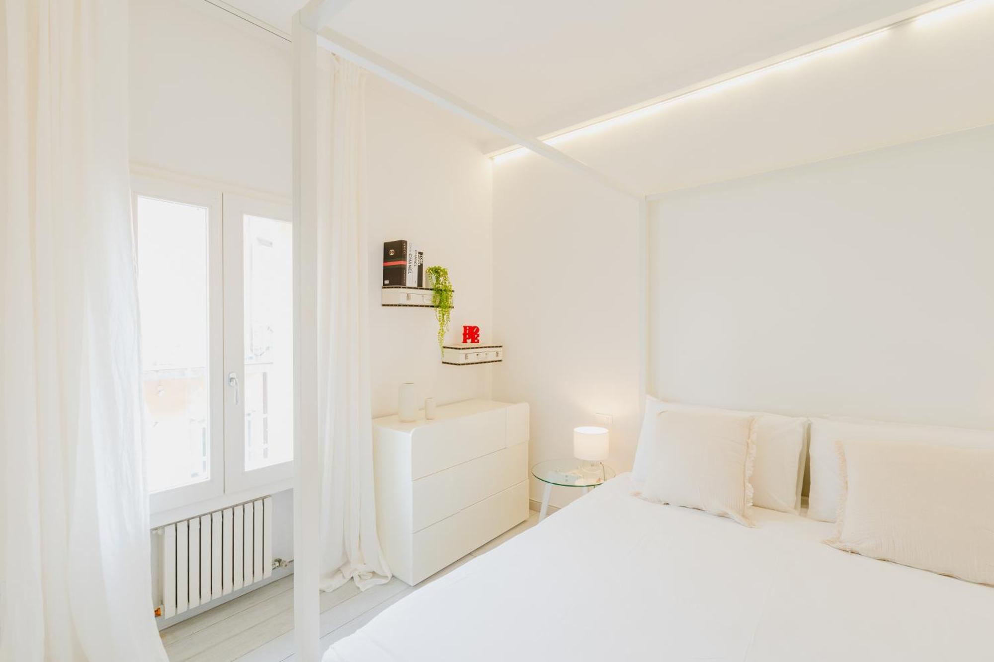 51 White Apartment
